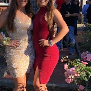 Formal dress. Windsor size medium. Worn 1 time, great condition.